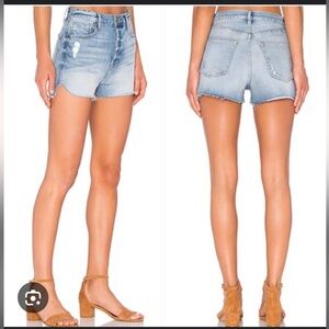 Frame Le Original High Rise Button Fly light wash shorts. Size 28